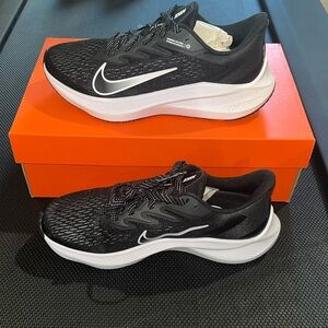 NEW Nike Zoom Winflo 7 Black White Women's Running Shoes Sneakers